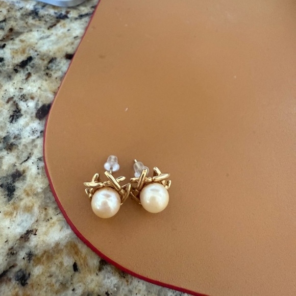 14 carat Gold and Cream Pearl Stud Earrings - Picture 2 of 4